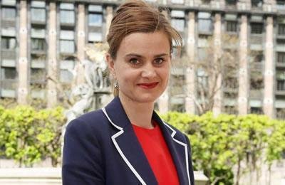 قتل النائبة البريطانية من حزب العمال  “جو كوكس” من باطلاق رصاص