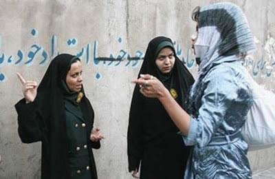 إيران: جلد النساء في الشوارع بذريعة “سوء التحجب”