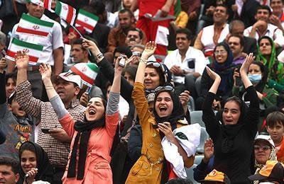 إيران: من يسمح بدخول المرأة إلى الملعب الرياضي فليذهب إلى الجحيم