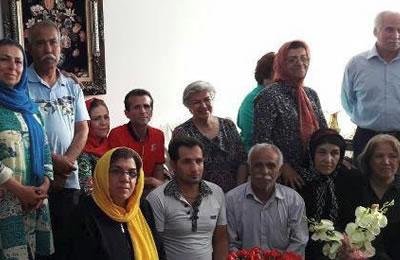 أمهات “متنزه لاله” يزرن أسرة السجين السياسل السابق