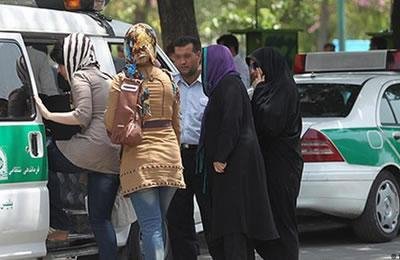 إيران: قائد قوات الأمن الخاصة يدافع عن اتخاذ الإجراءات الصارمة ضد النساء