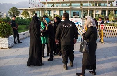 إيران:  التعامل الثقافي مع النساء لايكفي هناك حاجة الى التعامل العسكري