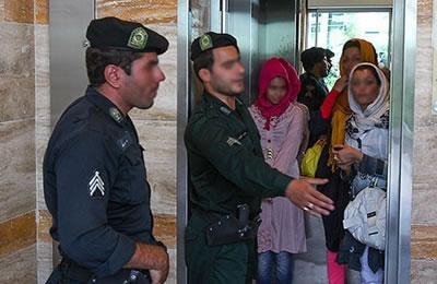إيران: موجة جديدة من قمع عارضات الأزياء