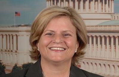 إيران: إحد زعماء الكونغرس الأمريكي يرحب بنقل مجاهدي خلق إلى خارج العراق.