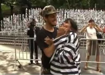 مسرحية ميدانية فی شوارع نیویورک لفضح مجزرة عام 1988 في إيران