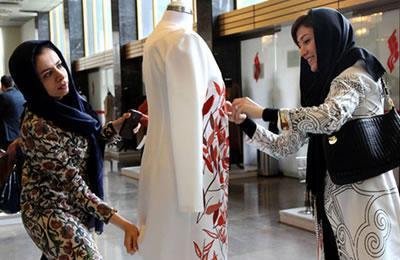 إيران: مصادرة الملابس النسوية واعتقال أحد المعترضين