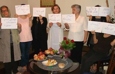 إيران: اعتراض الأمهات على صدور الأحكام الثقيلة بالسجن على النشطاء في مجال حقوق الإنسان
