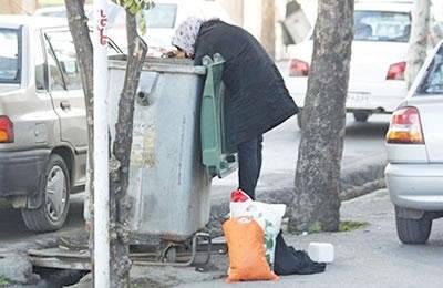 إيران: الوجه الأنثوي للفقر وكارثة نساء تبحث بين القمامة