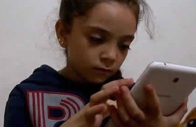 طفلة سورية تنقل معاناتها من خلال تغريداتها على تويتر