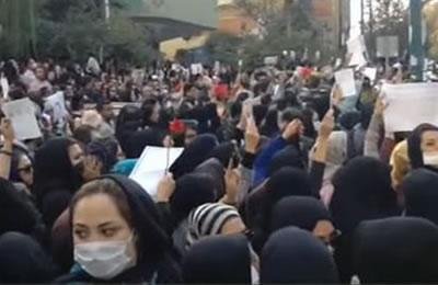 إيران: منع التجمع لمدافعي حقوق السجناء