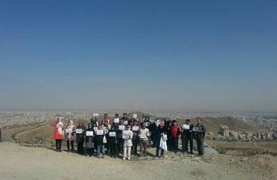 إيران: مشاركة النساء الناشطات في حملة للإفراج عن المعلم السجين