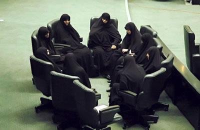 إيران: المرأة تلعب دورا مسرحيا في بارلمان نظام الملالي