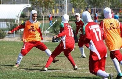 إيران :حل فريق آخر  لكرة القدم للنساء