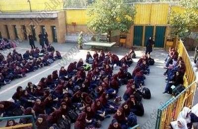 ايران.. طالبات مدرسيات يتم احتجازهن في البرد لغرض ابتزاز عوائلهن تحت تسمية مساعدة لنفقات المدرسة