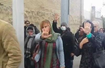 إيران : مظاهرات احتجاجية للنساء مطالبةً الإفراج عن آرش صادقي