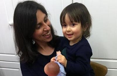 مرأة مسجونة تحرم من العلاج