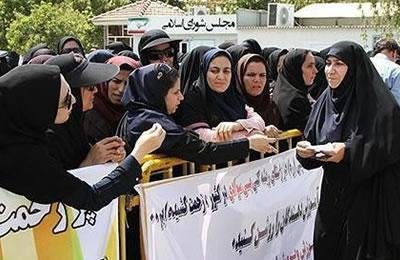 إيران: احتجاج المعلمات مقابل البرلمان