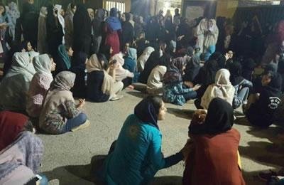 احتجاج الطالبات بمدينة أهواز : “طهو الطالبات! ” في الحرارة 50 درجة مئوية