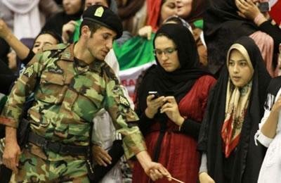 ايران: حضورالنساء في الملعب يعتبر الذنب