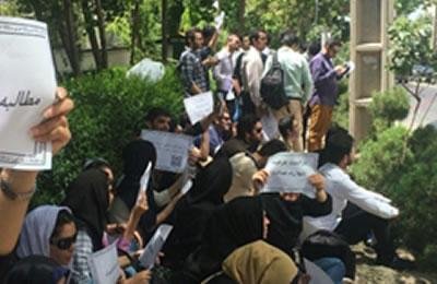 ايران:  احتجاج الطالبات على قلة سعة التقبل