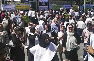 إيران :  تجرؤ النساء في الاحتجاج على الجهات الرسمية