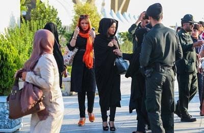 ايران: ممثل خامنئي: عدم تحجب النساء سبب هبوط اقتصادي في إيران