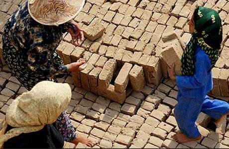 ایران:‌ وفاة إمرأة عاملة شابة