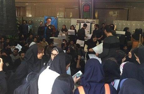 ایران:  احتجاج طالبات فرع الحقوق و العلوم السياسية في جامعة طهران