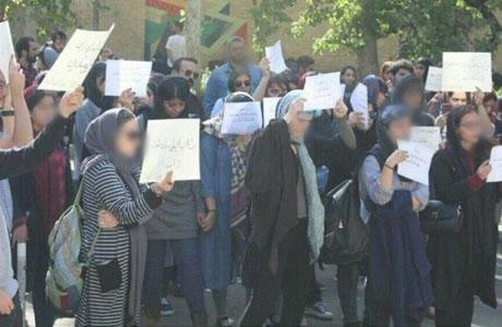 ایران:  مشاركة البنات الفعالة في المظاهرات الطلابية
