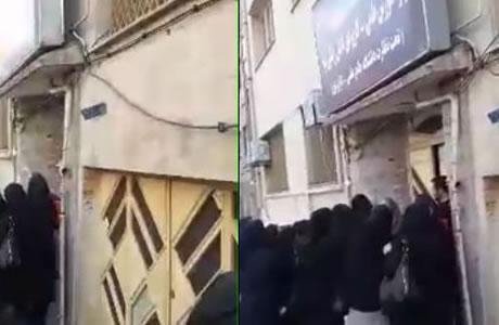 ایران :  تجمع الطالبات الاحتجاجي على ممارسات النهب من قبل النظام الإيراني