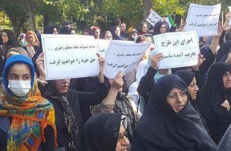 ایران: استمرارتجمع احتجاجي للنساء في مدينة رامسر