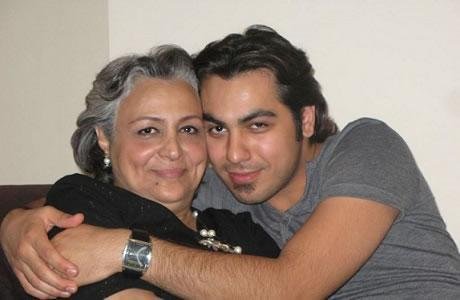 إيران: أم مفجوعة تجد ابنها في صفوف المتظاهرين