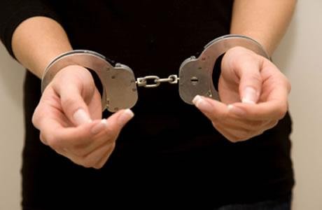 إيران :  اعتقال 9 مغنيات يعملن سرا