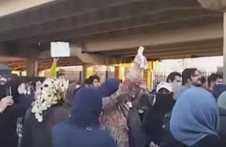 إيران : إعتداء على درويشتين اثنتين بضرب مبرح واعتقالهما