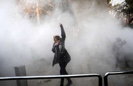 إيران: بيان صادرعن نشطاء سياسيين – مدنيين وأمهات دعما لإنتفاضة إيران