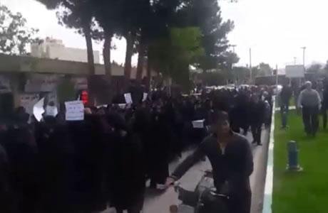 إيران : مشاركة واسعة للنساء في مظاهرات المزارعين بمدينة اصفهان