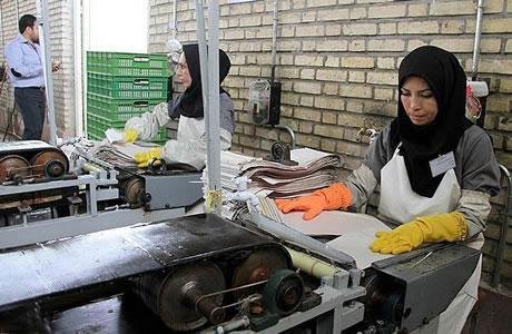 إيران.. عضو في شورى النظام يصف حالة العاملات بـ «العبودية الجديدة»