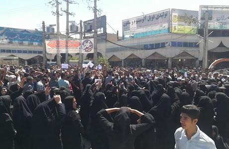 إيران .. استئناف المظاهرات في مدينة كازرون ومشاركة النساء النشطة فيها