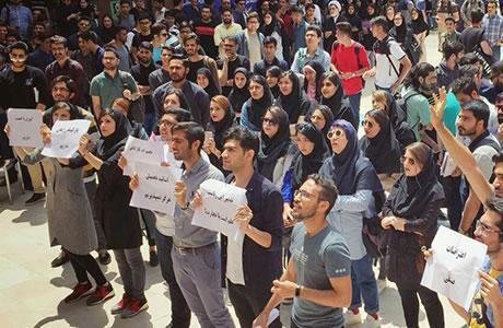 إيران.. مشاركة النساء في احتجاجات بمدينتي طهران ورشت