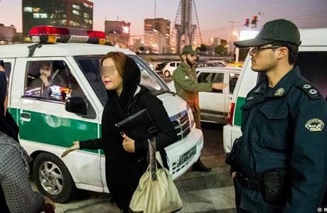 إيران.. زيادة دوريات الإرشاد لقمع النساء