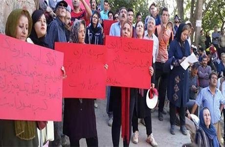 مشاركة النساء النشطة في الاحتجاجات بمدن سنندج وكرج وزابول