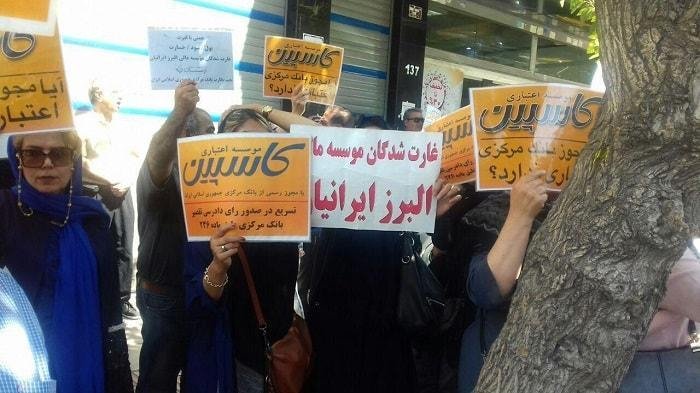 مشاركة النساء الإيرانيات النشطة في الاحتجاجات