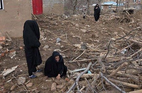 العثور على جثتين سيدتين في الطين والوحل بعد السيل بمدينة بل دُختر