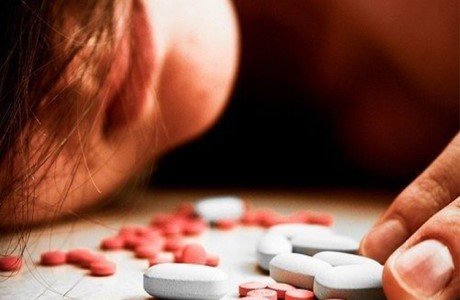 أمهات شابات ونساء حوامل من بين ضحيات الانتحار في إيران