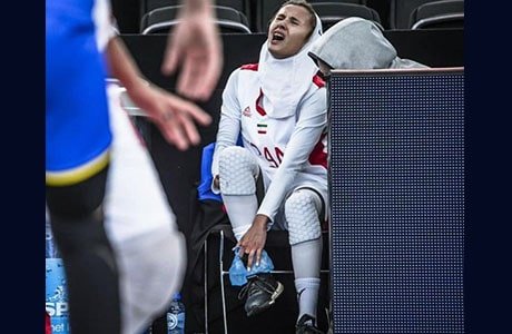 بطولتا كرة القدم وكرة الطائرة للسيدات في إيران تصارعان مشكلات وعقبات