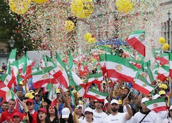 تغيير النظام باعتباره المطلب الرئيسي للإيرانيات في تظاهرة الإيرانيين في لندن1