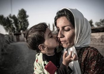 وضع المعيلات ، العاهات الاجتماعية والفجوة بين الجنسين