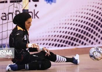 لاعبات كرة الصالات في إيران - أجور غير متساوية، رواتب غير مدفوعة لحكمات لكرة الصالات