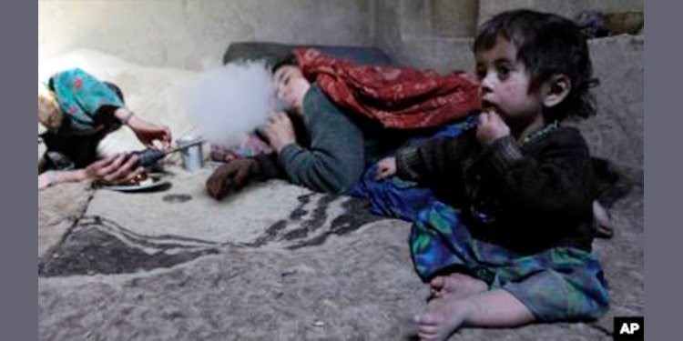 في العاصمة طهران أيضًا، يقدر رئيس شرطة مكافحة المخدرات أن هناك ما بين 1500 إلى 2000 امرأة مدمنة في العاصمة بينما لا توجد أماكن رعاية أو مراكز إعادة تأهيل مناسبة لهن