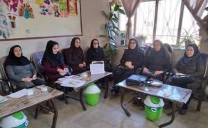 يجب إطلاق سراح المعلمين المعتقلين» و «ليس السجن مكانًا للمعلم»